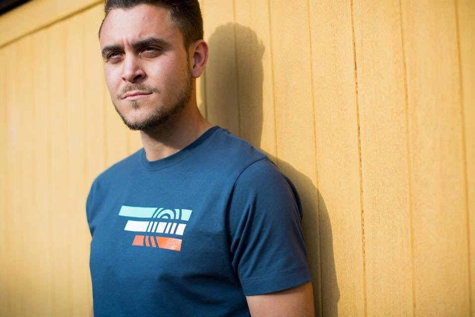 Retro t-shirt in blue and white with 70s feel for men