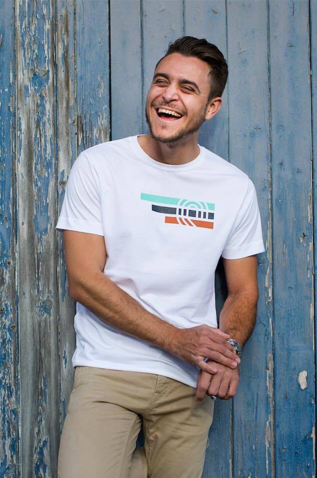 Retro t-shirt in blue and white with 70s feel for men